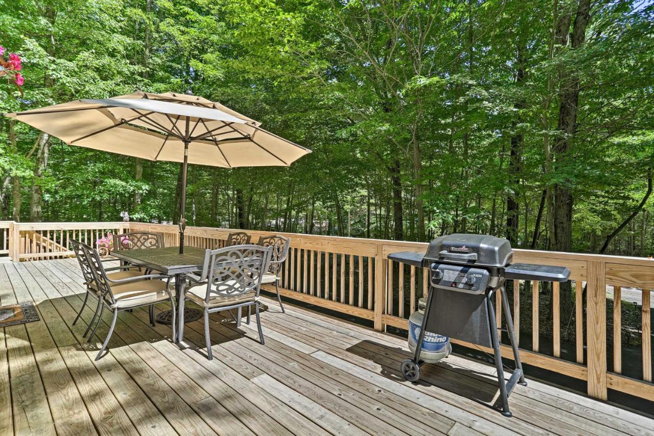 Bear Den Rustic Pocono Lake Home With Game Room! Esterno foto