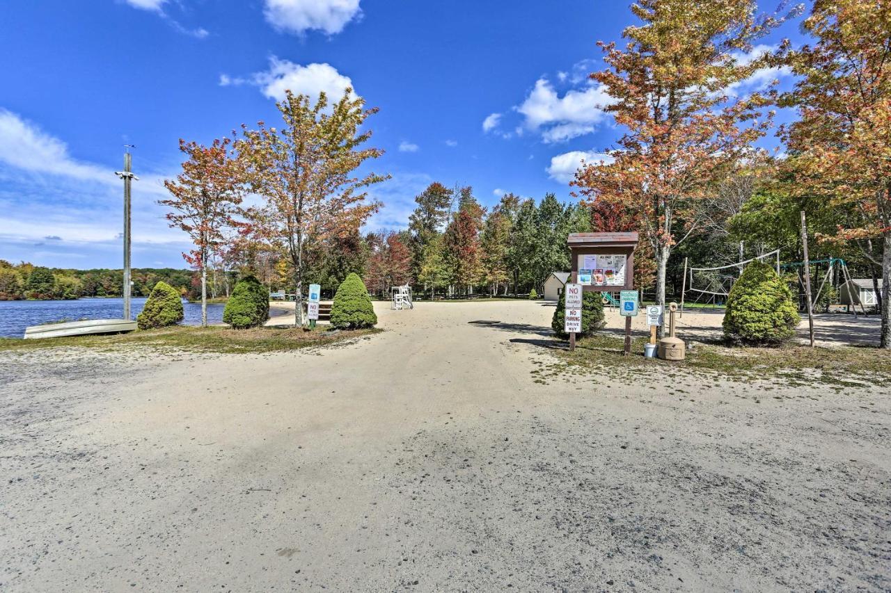 Bear Den Rustic Pocono Lake Home With Game Room! Esterno foto