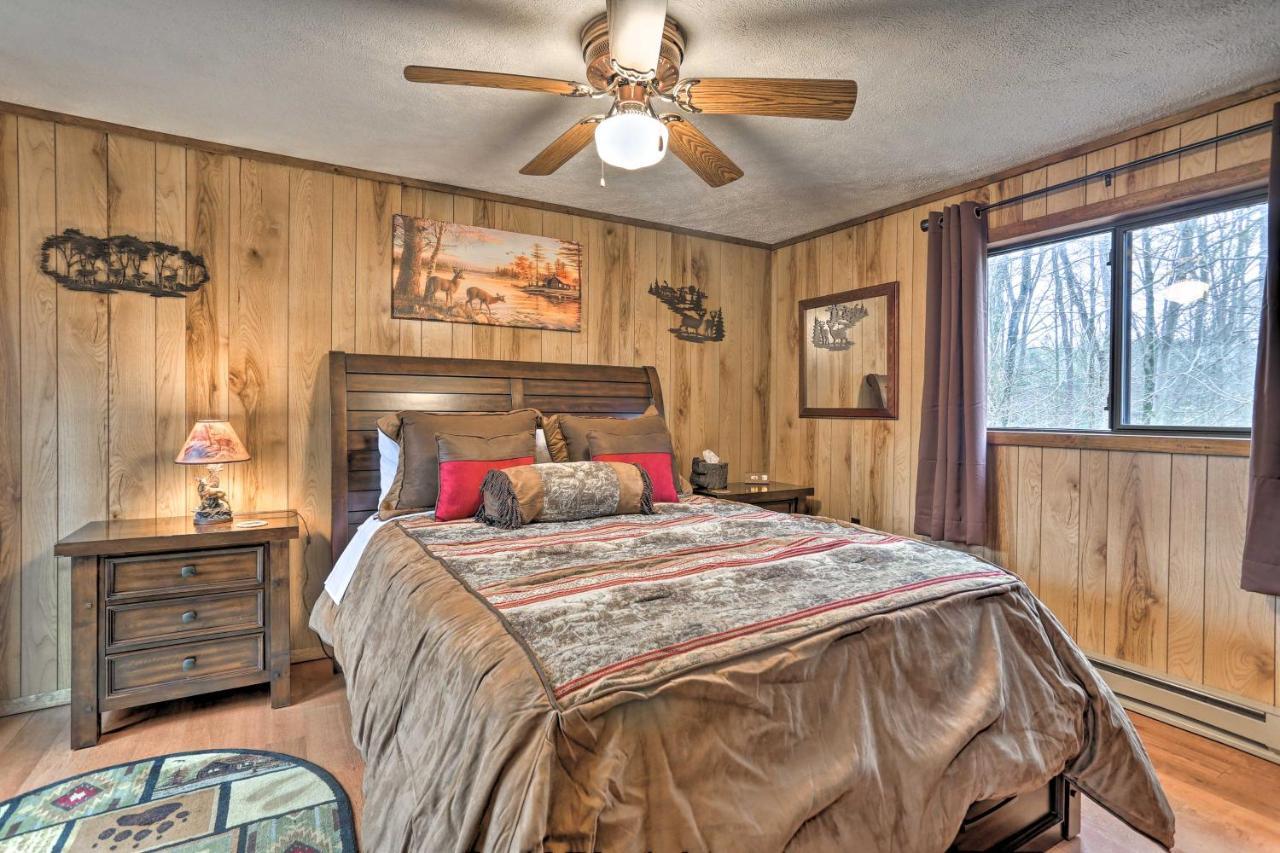 Bear Den Rustic Pocono Lake Home With Game Room! Esterno foto