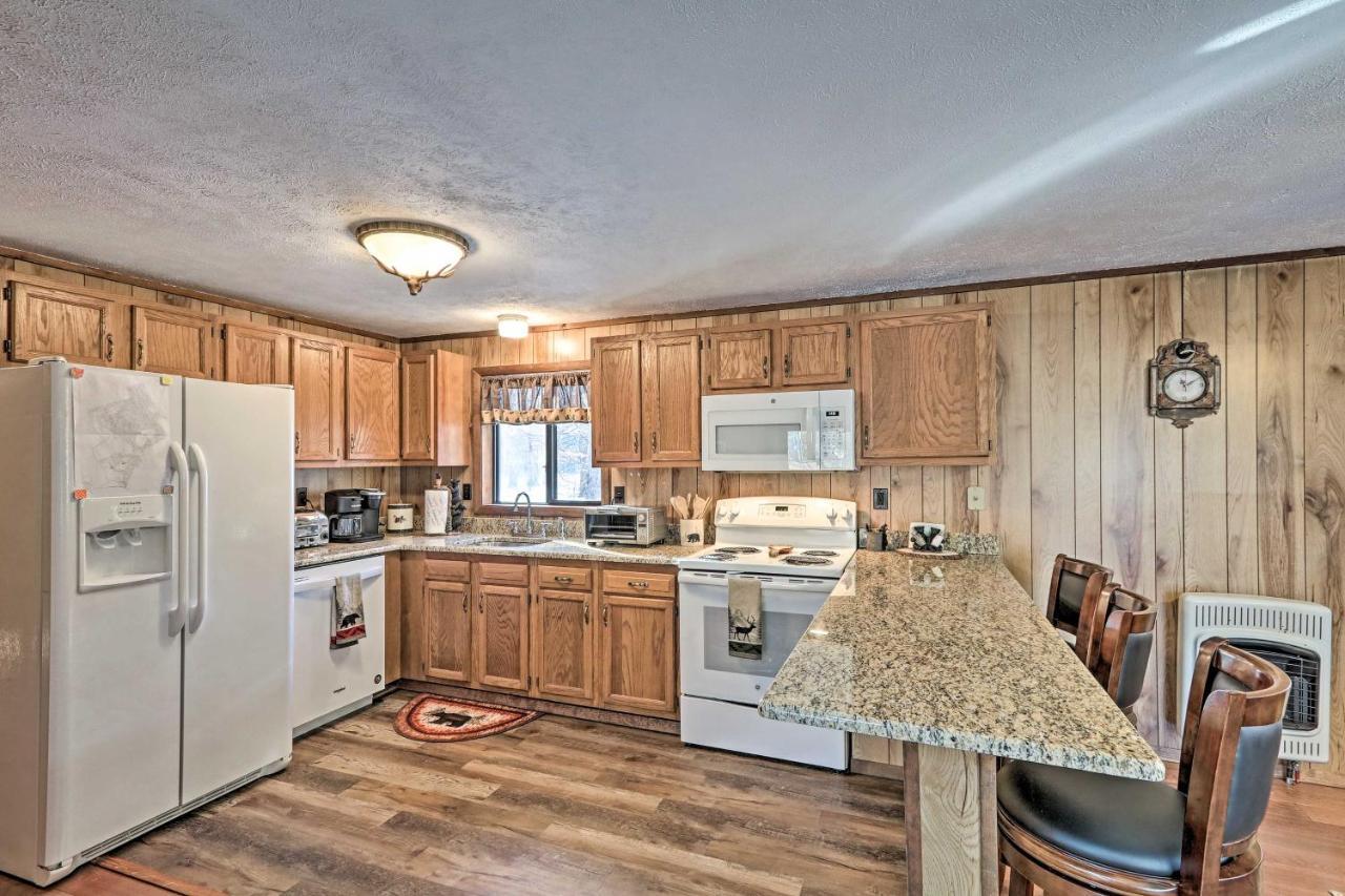 Bear Den Rustic Pocono Lake Home With Game Room! Esterno foto